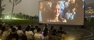 （揉舔吸抽插转载）成都秋夜“新耍法”：到公园看坝坝电影